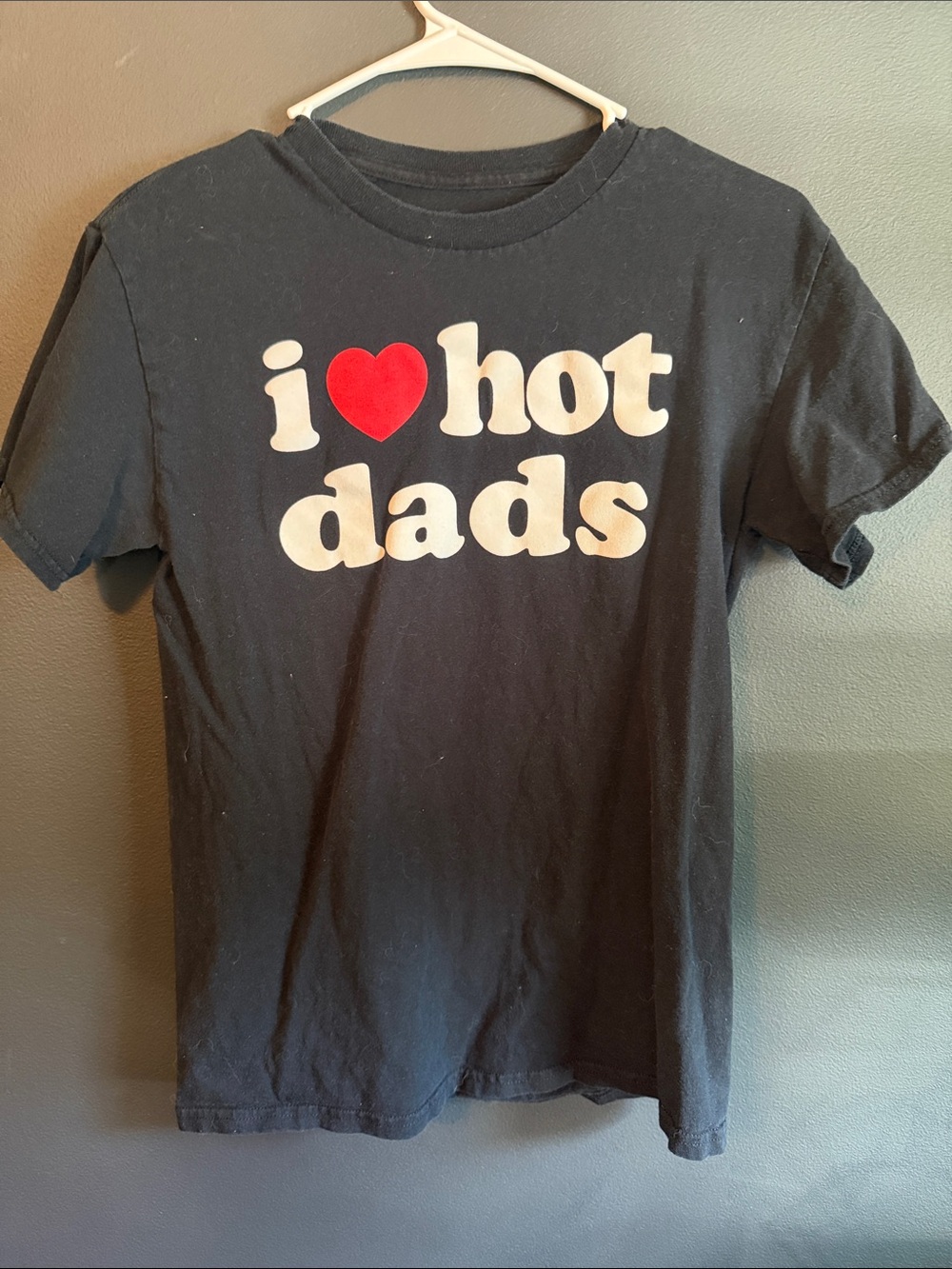 Women's Black 'I ❤️ Hot Dads' Short Sleeve Tee